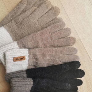 Schlichte zeitlose Damen Handschuhe für Herbst/Winter, dehnbar & warm, mit Touchscreen-Finger in Uni-Farben braun, natur, schwarz Bild 4