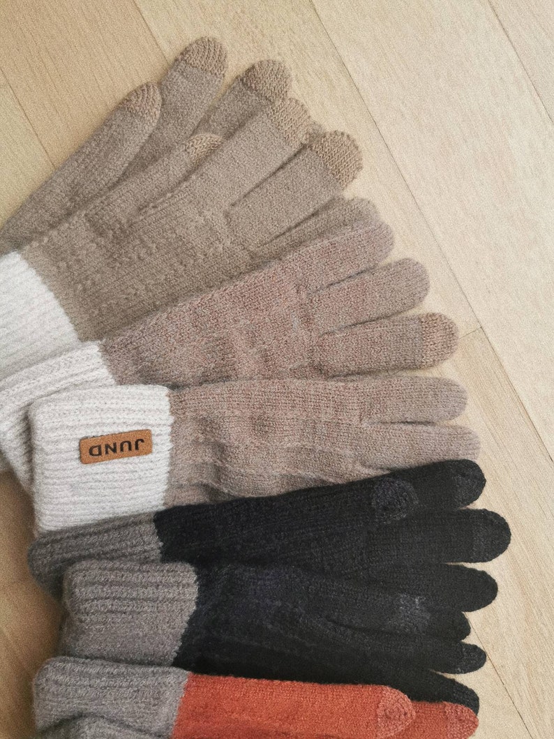 Schlichte zeitlose Damen Handschuhe für Herbst/Winter, dehnbar & warm, mit Touchscreen-Finger in Uni-Farben braun, natur, schwarz Bild 4