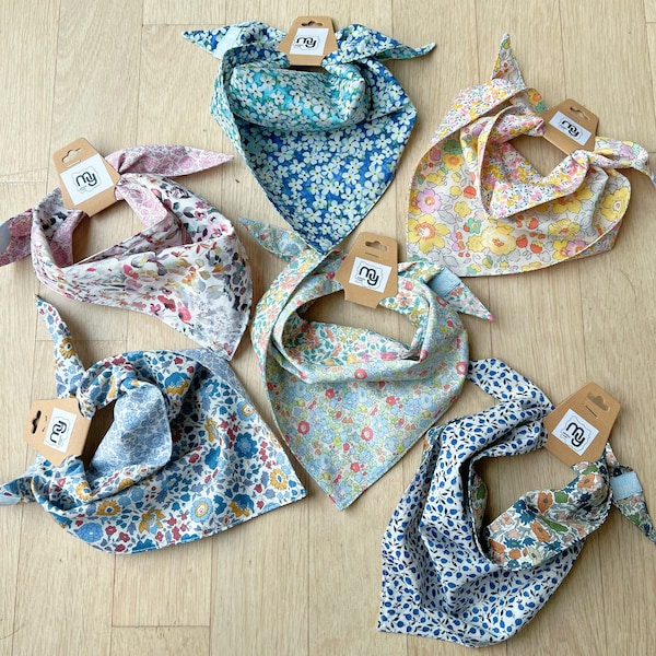 Feine doppelseitige Bandanas für Babies / Kleinkinder handgemacht aus Liberty Fabrics