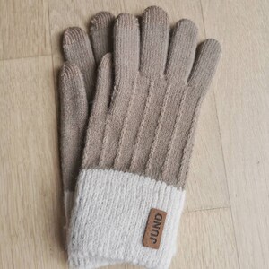 Schlichte zeitlose Damen Handschuhe für Herbst/Winter, dehnbar & warm, mit Touchscreen-Finger in Uni-Farben braun, natur, schwarz Natur