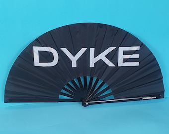 Dyke Giant Bamboo Clack-ventilator, inclusief een tasje met trekkoord. Festivalfan, Pride-fan, Performance-fan, Drag-fan