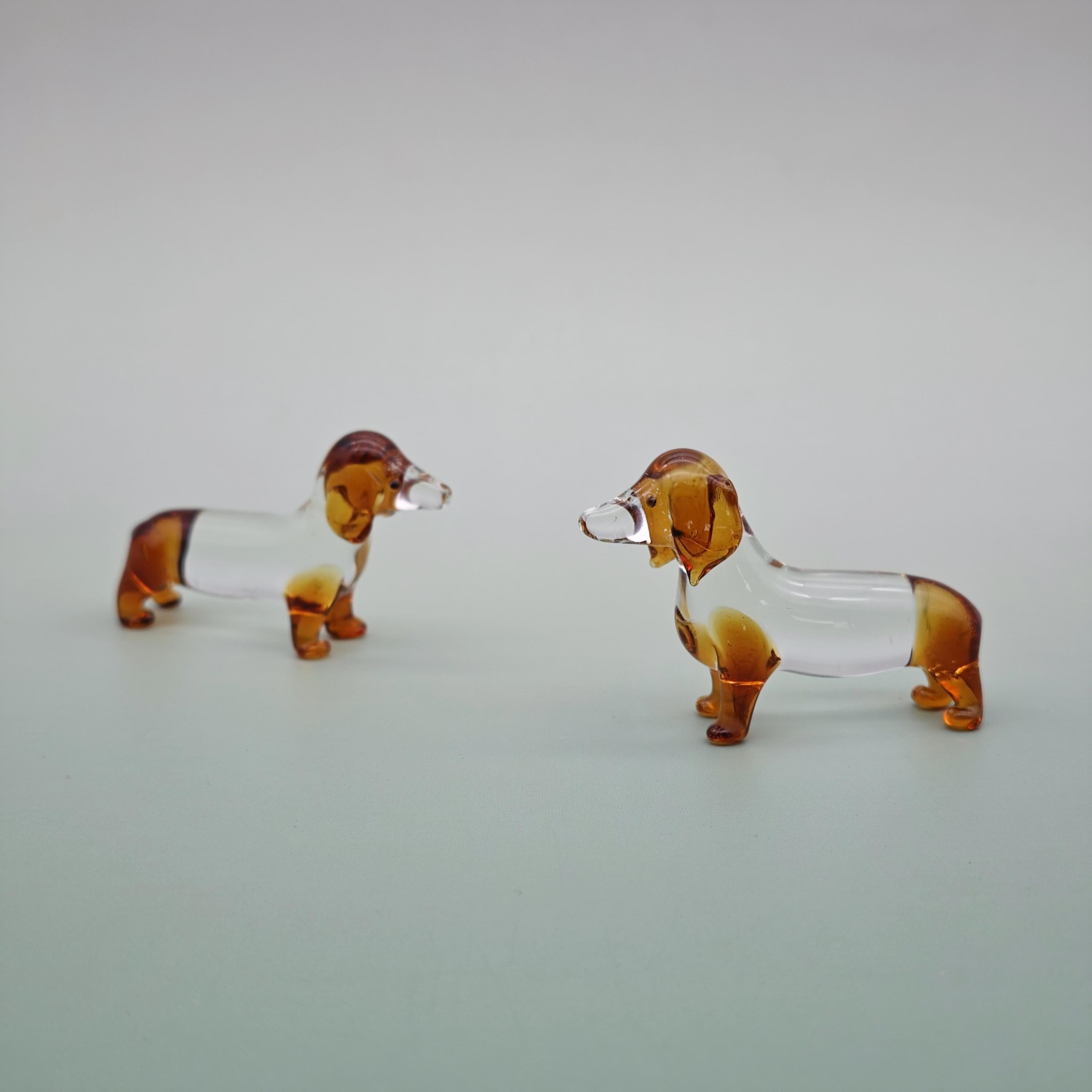 吹きガラスのダックスフントの置物：ミニチュアアートガラスの犬の彫刻