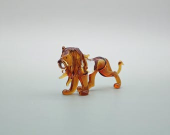 ガラスのライオン、手吹きガラスのライオンの置物、アートガラスの