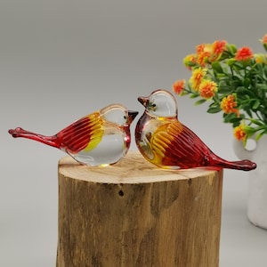 Set di 2 statuette di uccelli in vetro soffiato, ornamento di uccelli in vetro, uccelli decorativi in vetro, scultura soffiata a mano, uccello rosso, regalo di compleanno
