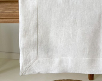 Mantel de lino suave en blanco, mantel con esquina inglete y dobladillo profundo, idea de mesa de lino sostenible, decoración natural del comedor