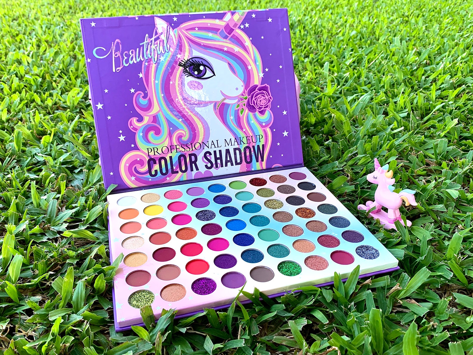 Палетка unicorn. Палетка с единорогом. мэджик юникорн. unicorns approve eyeshadow palette.