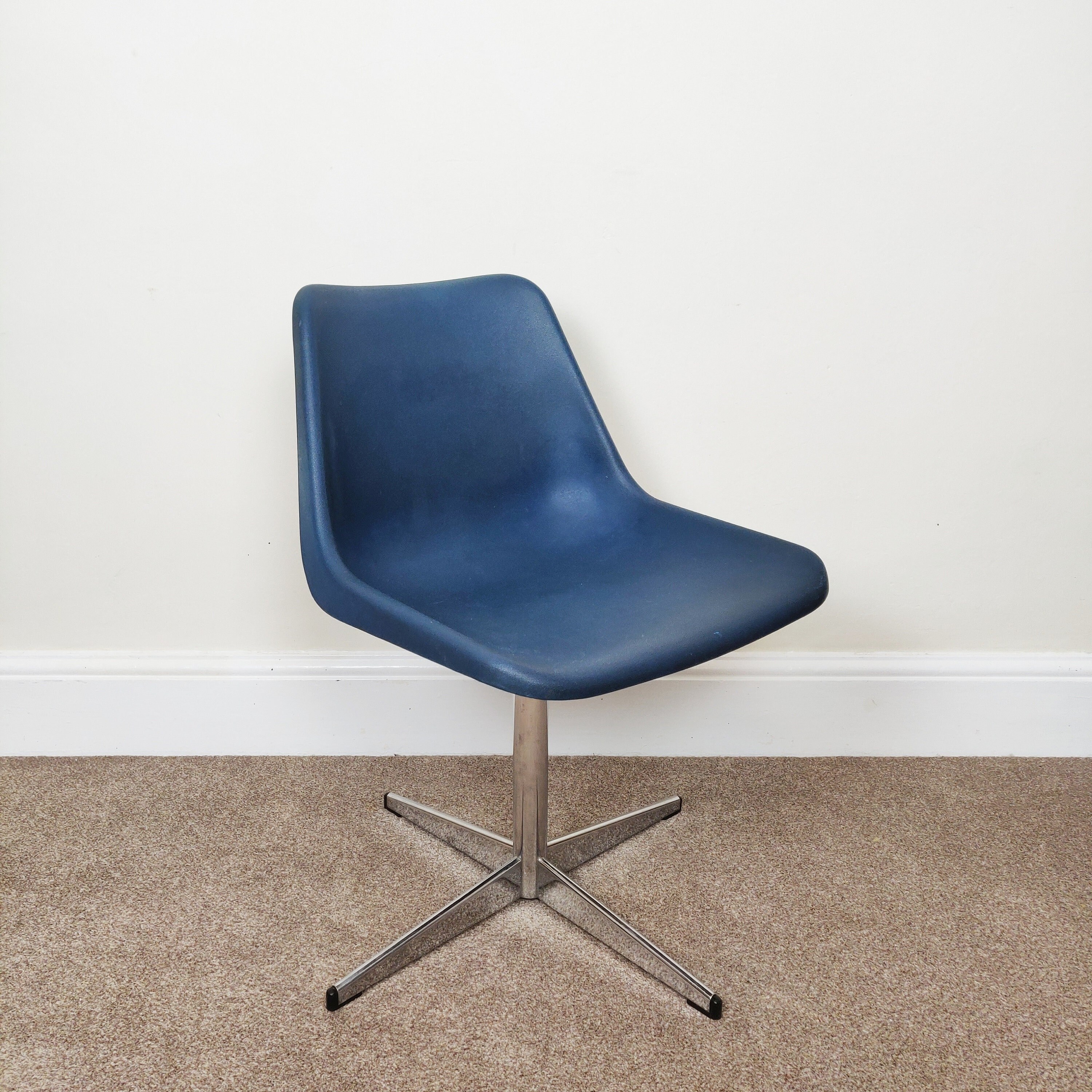 Vintage Swivel Desk Chair by Robin Day Hille 70s Industrial