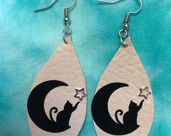 D2D Cat and the Moon dangles
