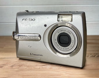 2000s digital camera Vintage Olympus FE-130 Silver 5.1MP | NOT WORKING!