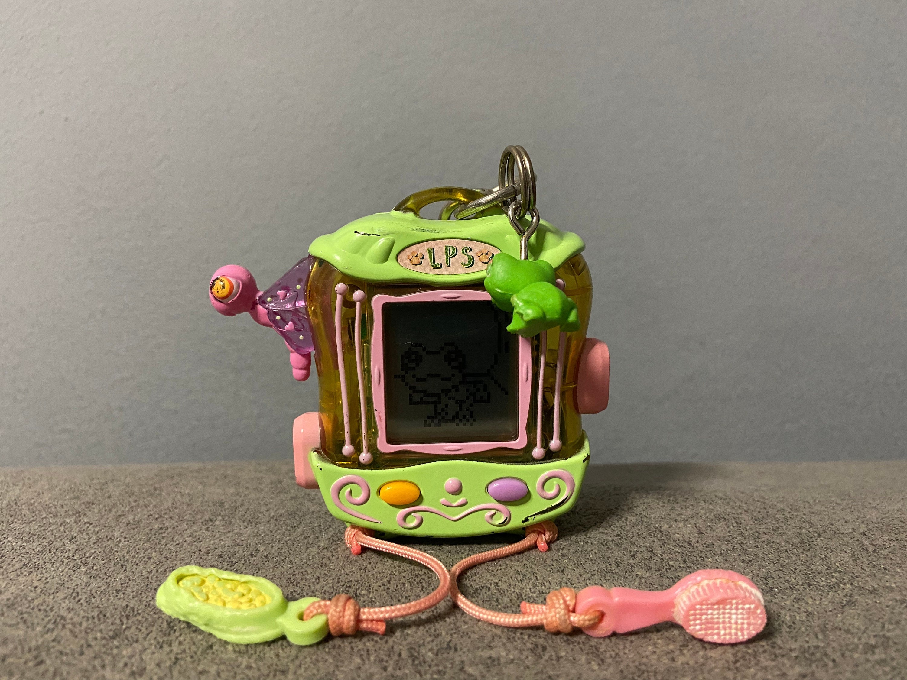 Ciencias Laboratorio perdonado LPS Littlest Pet Shop tamagotchi Llavero de juguete de mano - Etsy España Ciencias Laboratorio perdonado LPS Littlest Pet Shop tamagotchi Llavero de juguete de mano - Etsy España
