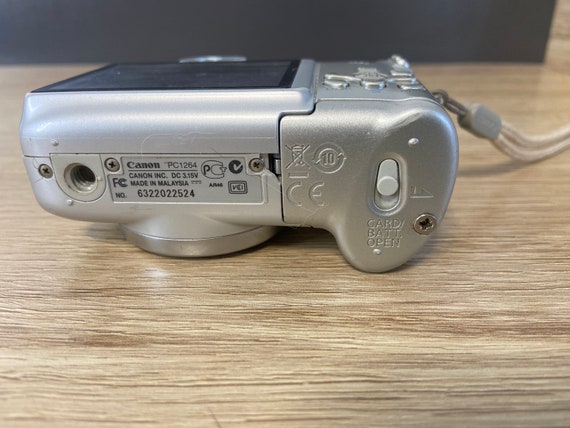 Canon Powershot A580 8.0MP Digital Camera Silver Digicam