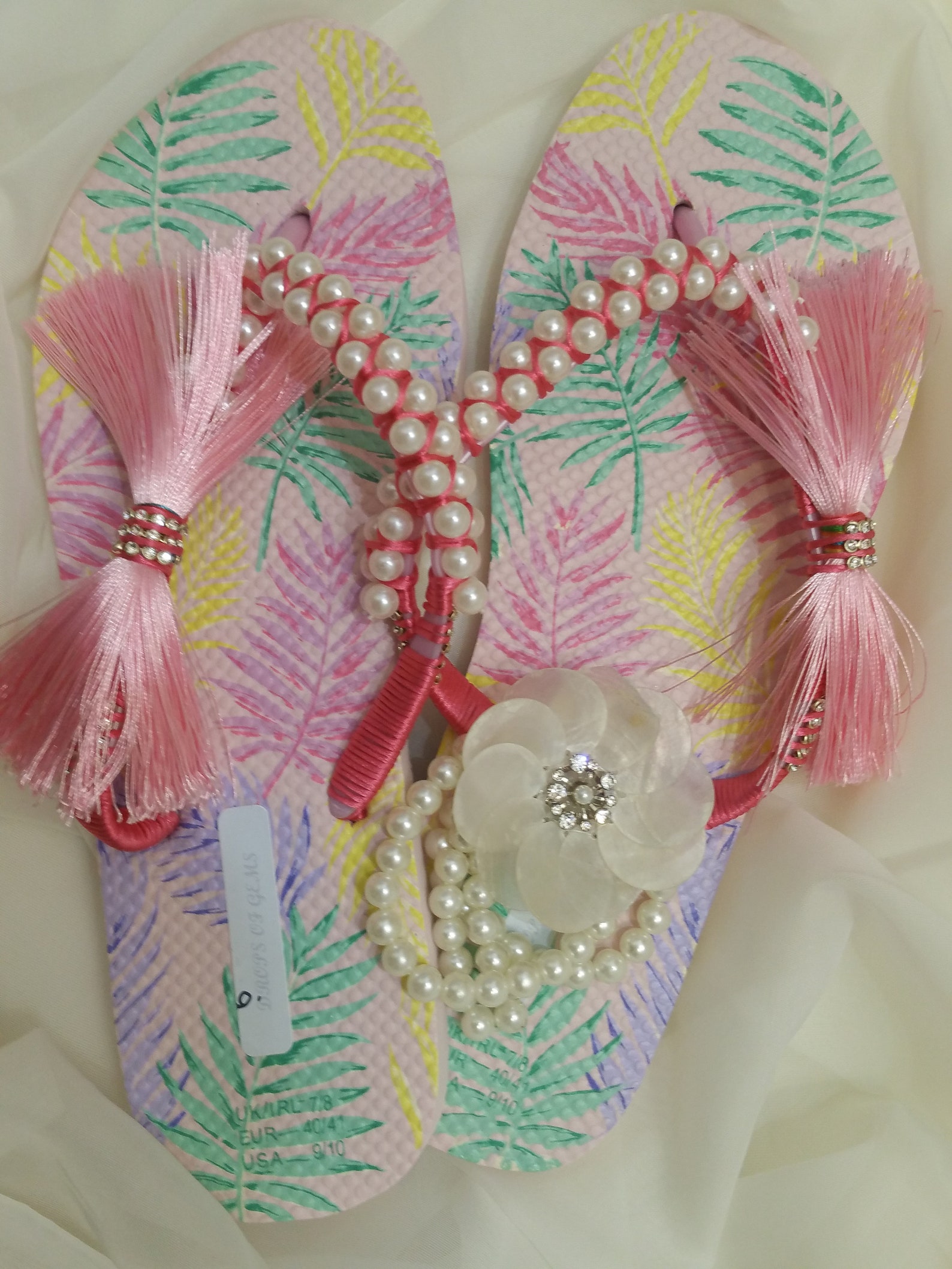Embellished Flip Flops with Pearls and Decorated with Light Pink Pompom