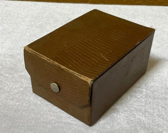 ヴィンテージアルミ製ピンケース。記念品ボックス、蝶番付き小物入れ