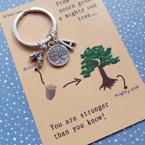 Tarjeta de regalo de bellota y roble, roble imponente, regalo de crecimiento, regalo empoderador, idea de regalo artístico, regalo de verdad, regalo significativo, llavero.