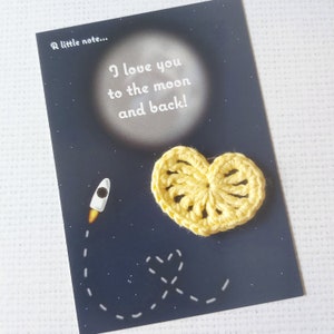 Cadeau au crochet Je t'aime | Coeur câlin de poche | Vers la Lune et retour | Cadeau câlin au crochet | Je pense à vous | Cadeau boîte aux lettres