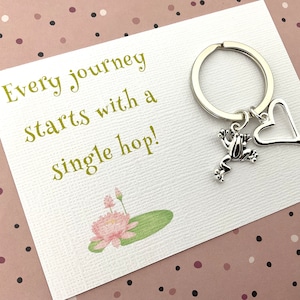 Nieuw begin kikker aanwezig, je hebt deze sleutelhanger, geschenk van kracht, geschenk van positiviteit, nieuwe carrière, moed, afstuderen, aanmoediging, moed