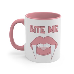 Mordez-moi tasse vampire | Mug Halloween rose image 4