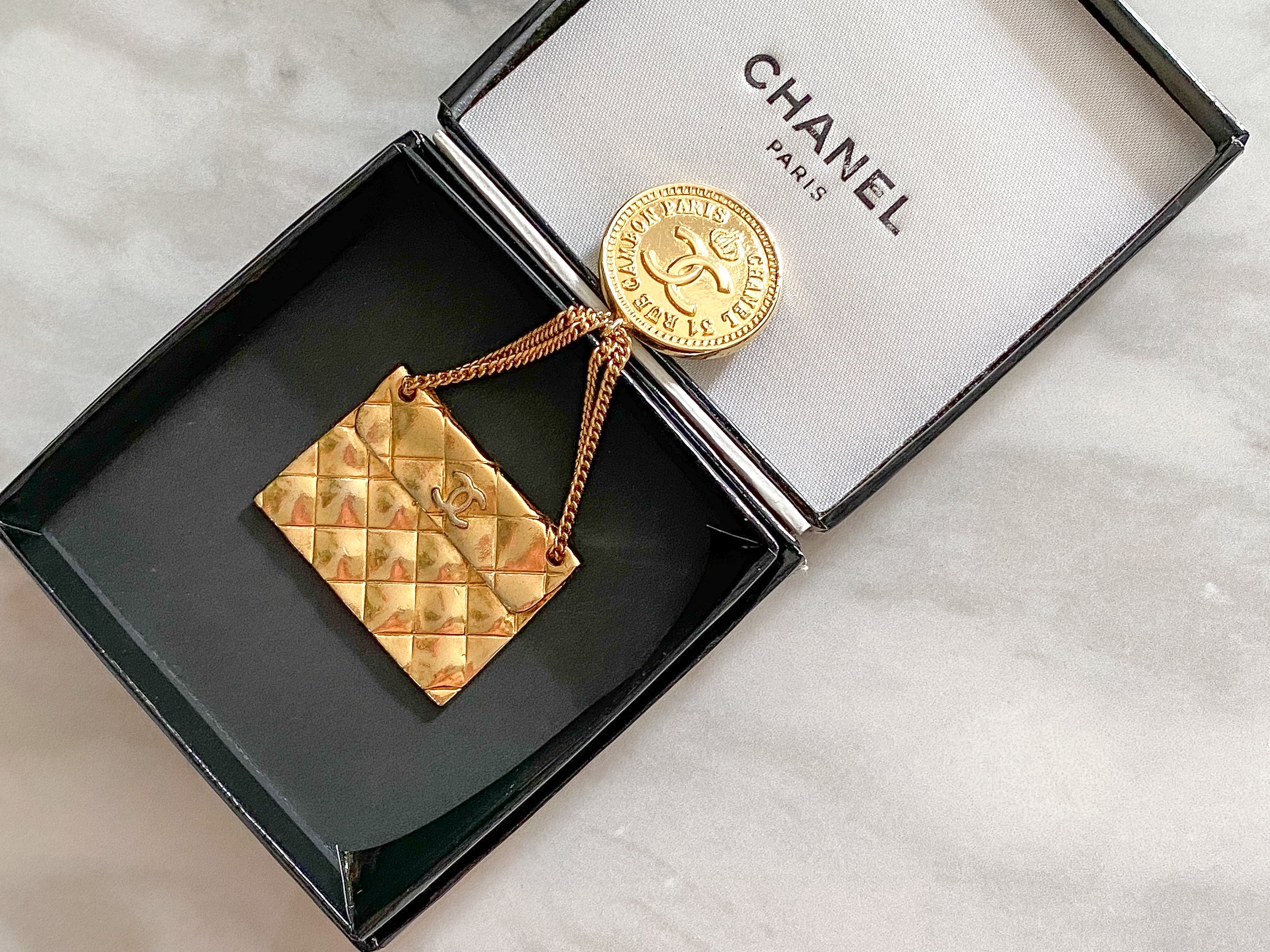 CHANEL Vintage Gold Plated Matelasse Quilted Flap Bag Drop