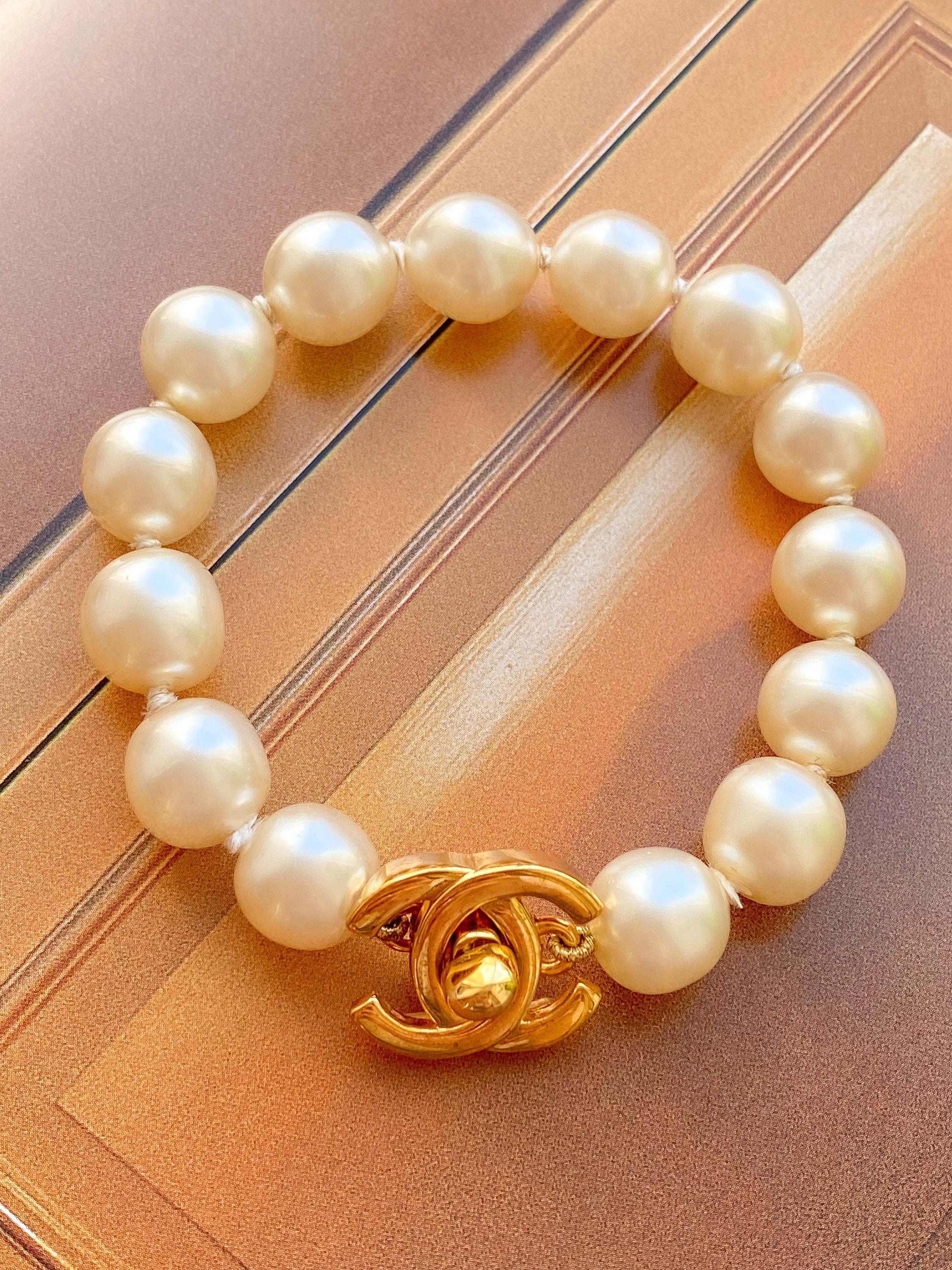 RARE Coveted Chanel Gripoix Glass Pearls CC Turnlock Bracelet 