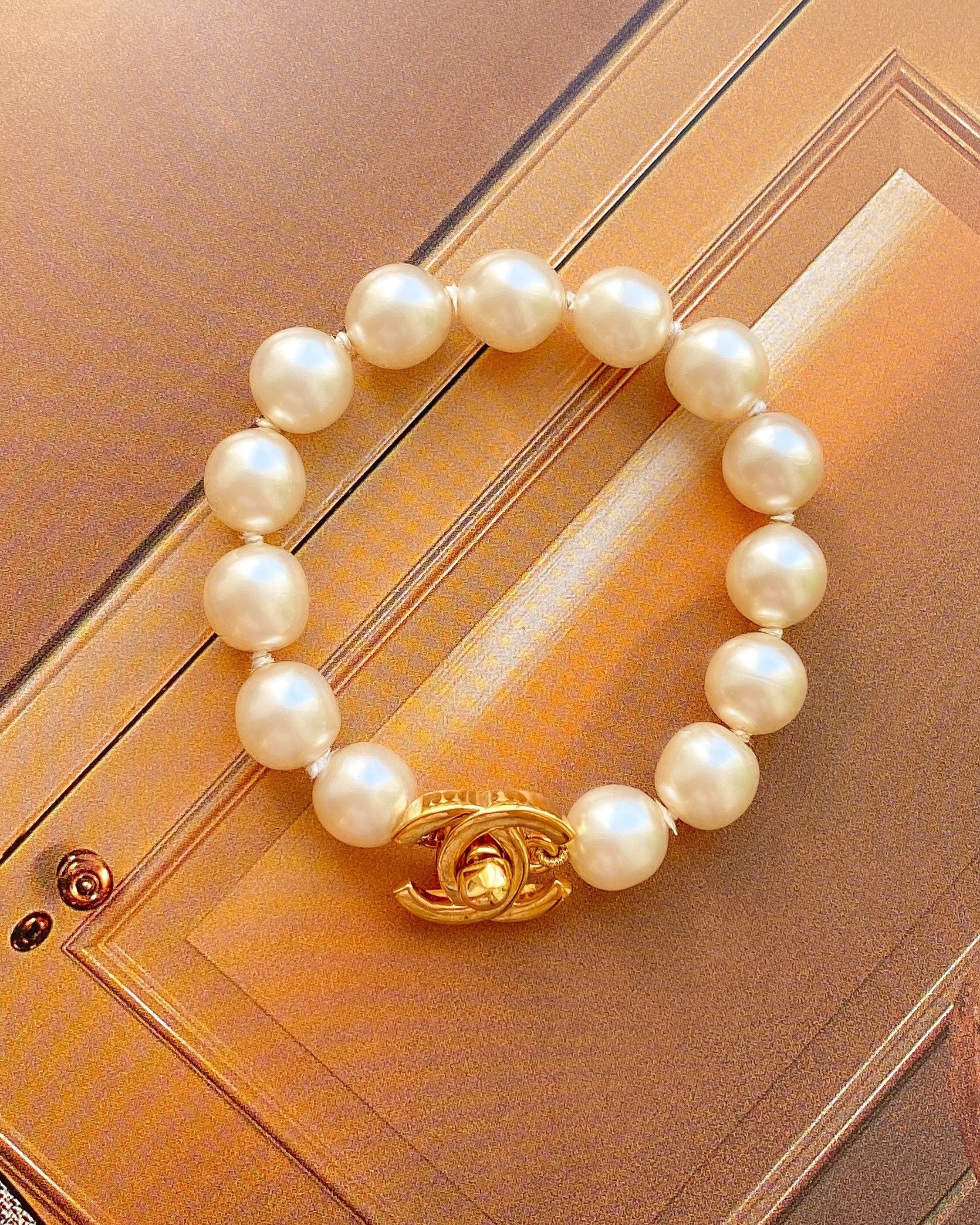 RARE Coveted Chanel Gripoix Glass Pearls CC Turnlock Bracelet 