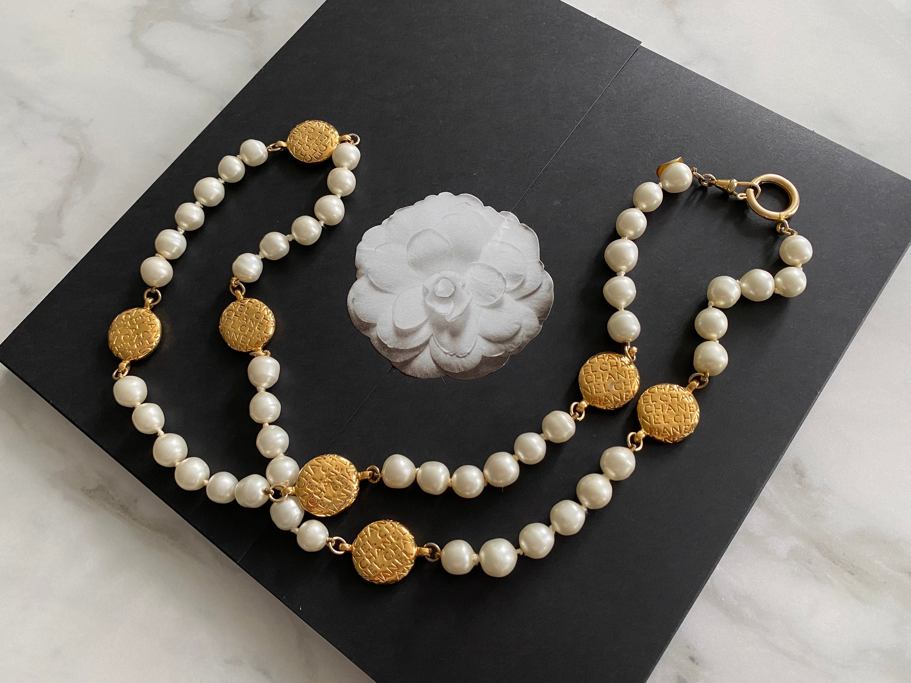 Chanel pearl shop necklace molly's game