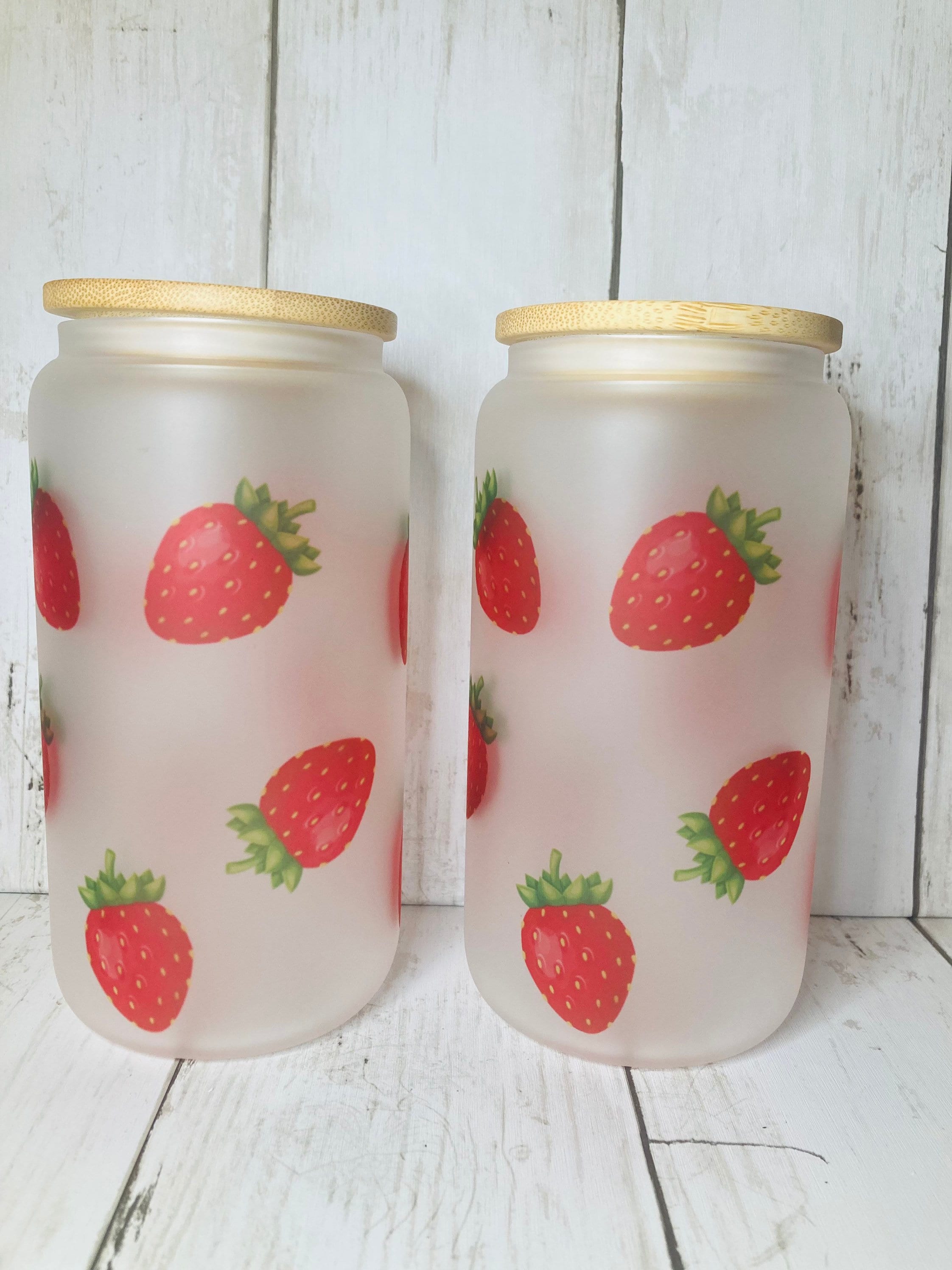 Iced Coffee Cup Can Glass with Lid and Straw 16 oz, Strawberries 🍓