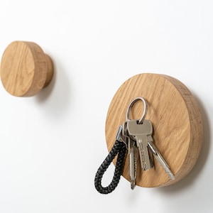 Magnetic key holder for wall, Wood Key Holder, Wall Key Storage Organizer, round hook made of oak, car key hook in the hallway