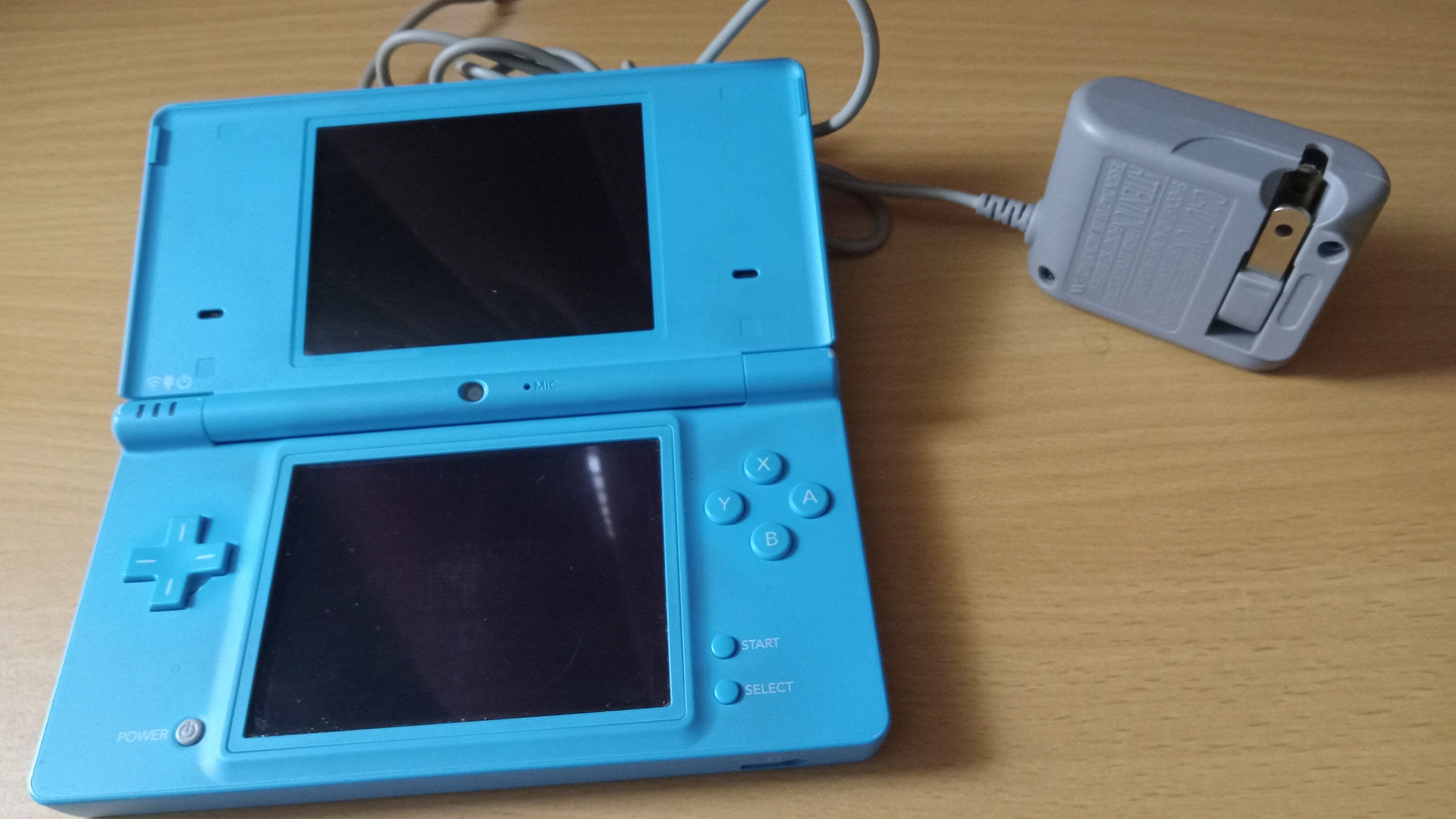 Nintendo DSi Light Blue Handheld Console Game System with charger and case