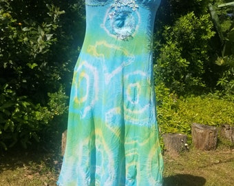 Vestido reciclado con teñido anudado y bordado a mano, talla 12