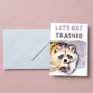 Tarjeta de felicitación de mapache divertido Let's Get Trashed - Opción de tarjeta de regalo incluida - Cumpleaños Aniversario Halloween Seres queridos Regalo borracho