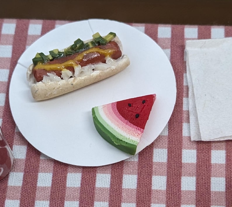 1:6 Miniature Picnic Scene – Realistic Handmade Display Hot Dog - cooked