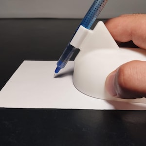 Pen holder with palm support
