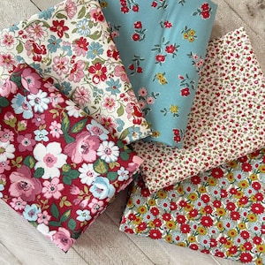 Collezione Heirloom 4 Liberty Fabrics Set di 5 quarti di grasso floreali coordinati