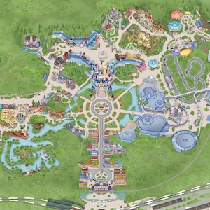 以下が含まれることがあります： テーマパークの詳細な地図の俯瞰図。 地図には、お城、ジェットコースター、水場など、さまざまなアトラクションが表示されています。 緑色のエリアは造園を表し、公園全体に道路や小道があります。