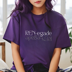 Maglietta unisex Renegade, maglietta con grafica audace, vestibilità classica comoda, maglietta ispirata ai ribelli, maglietta in stile streetwear per uomo e donna