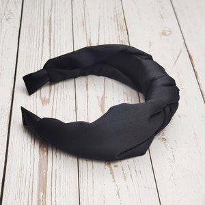 Get your stylish and comfortable Black Twist Knot Headband from now onwards! This headband is made from soft and durable viscose crepe, making it perfect for all your fashion needs.