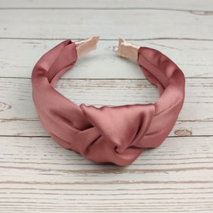 Satin Salmon Pink Knotted Headband-Women&#39;s Fashionable Hair Accessory in Pastel Pink Turban Style