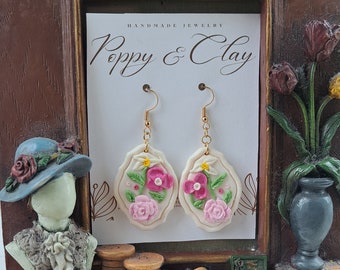 Pendientes florales estilo vintage color crema