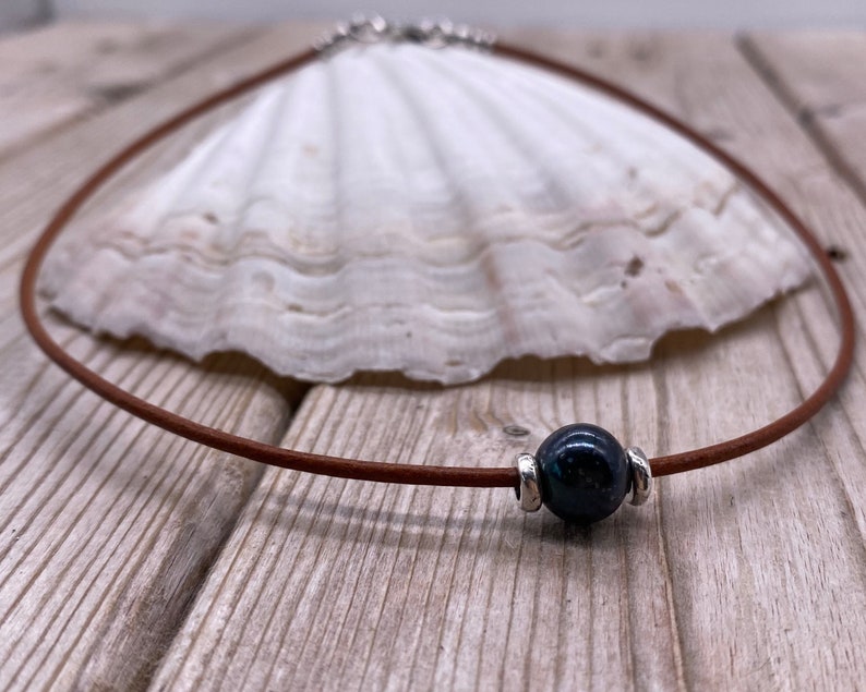 Surf Jewellery Ladies Gift Ladies Leather Necklace Genuine Leather Choker Boho Jewellery Black Freshwater Pearl Leather Choker Zamak