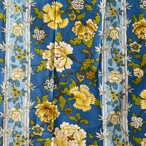 Elegant 1970s Floral Chintz Fabric 8Yards