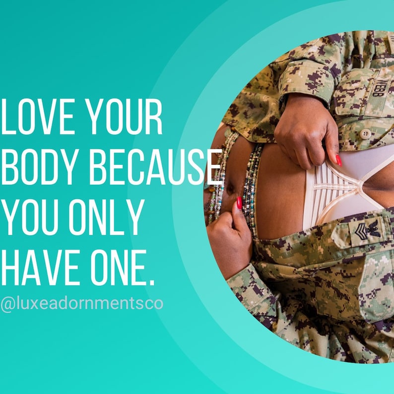 Puede incluir: Imagen con el texto "LOVE YOUR BODY BECAUSE YOU ONLY HAVE ONE." Una persona lleva un uniforme de camuflaje y sostiene una prenda interior beige. El texto es blanco, sobre un fondo turquesa y blanco. Tambi&eacute;n es visible el nombre de Instagram @luxeadornmentsco.