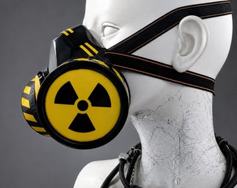 核兵器の黄色と黒のガスマスクフェイスマスク、サイバーゴススタイル、アーバンサイバーパンクマスク