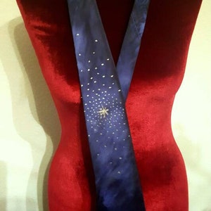 Exclusive silk tie with discreet Christmas/Advent motif - hand-painted unique piece - special accessory for the holidays