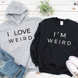 Ich bin seltsam-ich liebe seltsam Hoodie, Flitterwochen Sweatshirt, Hochzeit Sweatshirt, Frau und Naben Shirts, Paar Sweatshirts, passende Paar Sweat