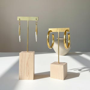 ISABELLA | Brass and Wood T-Bar Earring Display, Earring Stand, Jewelry Display, Gold Earring Holder, Earring Display Stand, Maple, Walnut