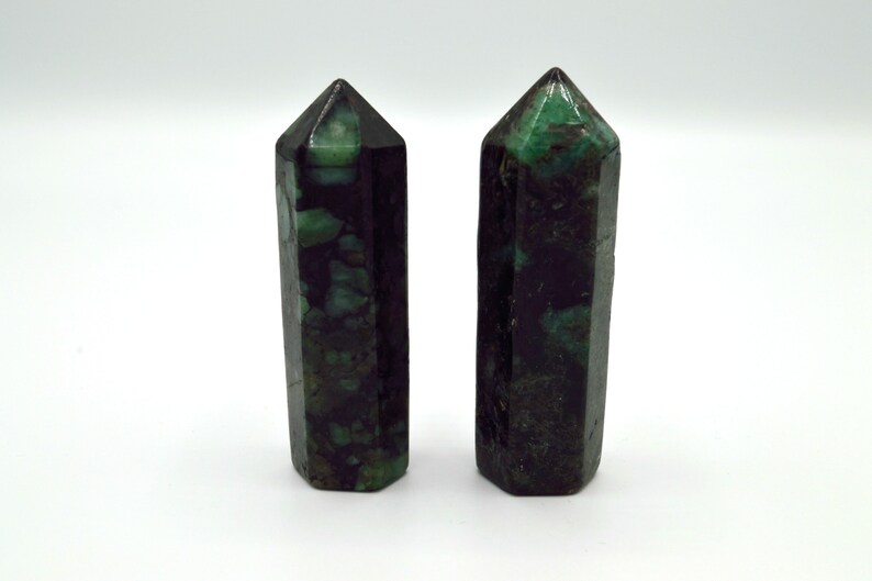 Emerald Crystal Points