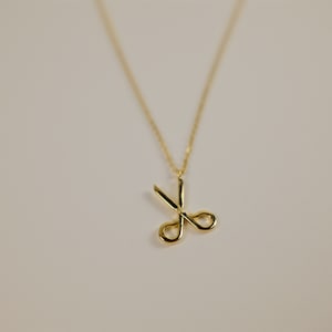 Collar de tijera de oro / Regalo de estilista / Colgante de tijera diminuto de oro de 14k / Collar de tijera delicado / Regalo de peluquería