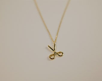 Gouden schaar ketting / hairstylist gift/ 14k gouden kleine schaar hanger / sierlijke schaar ketting / kapper cadeau