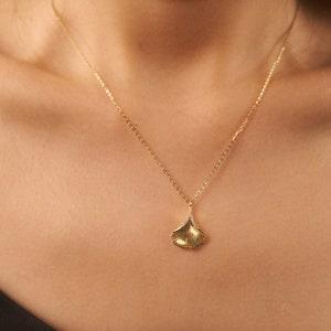 Gold Leave Necklace/14k Gold Necklace/Dainty Necklace/Dainty Pendant/Gift for Her