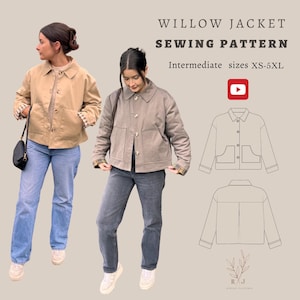 Op de afbeelding: Afbeelding van het Willow Jacket naaipatroon. Twee vrouwen tonen de jas in beige en grijs, gecombineerd met jeans. Het patroon is voor maten XS-5XL en is gemarkeerd als gemiddeld. De tekst "WILLOW JACKET SEWING PATTERN" wordt weergegeven.